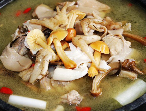 石锅菌汤